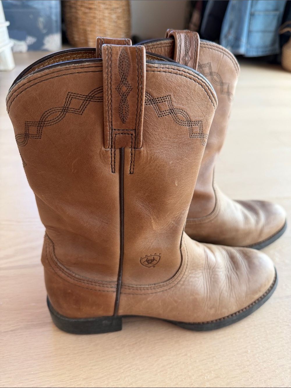 Ariat - Picture 6 of 10